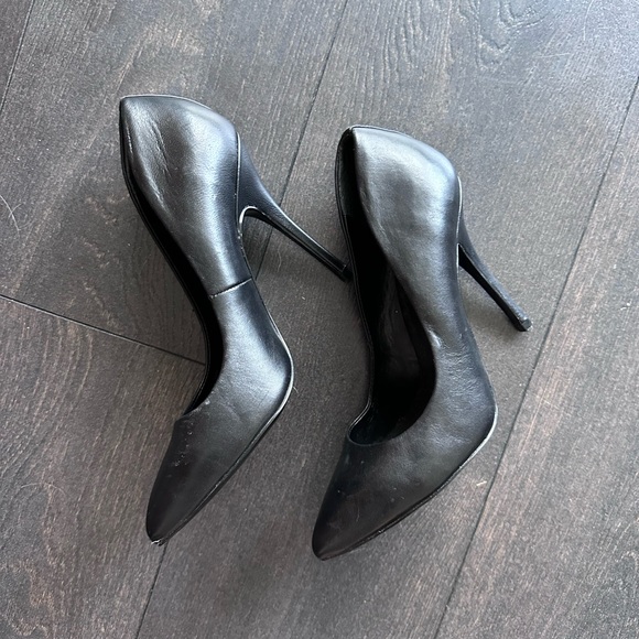 Black high heels. Steve Madden. Size 8 - Picture 2 of 4